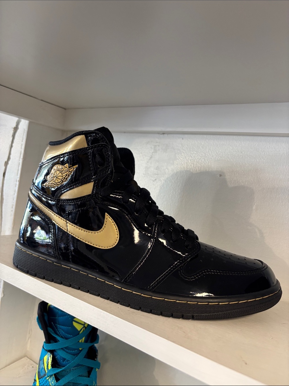 Air jordan 1 retro High OG Black & Gold mens size 11